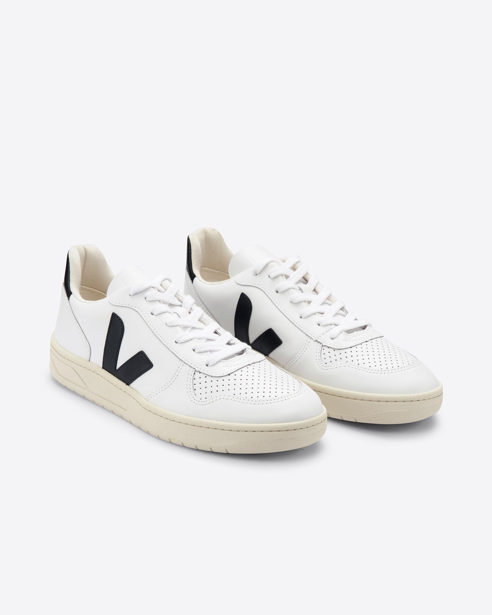 V-10 Extra White Black Sneakers
